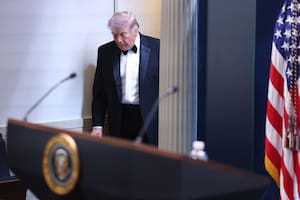Qué pasó con Trump tras el tiroteo registrado en una cena con corresponsales de la Casa Blanca