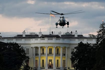El presidente Donald Trump regresa en el U.S. Marine One a la Casa Blanca después de estar internado en el hospital militar Walter Reed por coronavirus