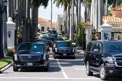 El presidente Donald Trump sale del Trump International Golf Club, el viernes 4 de abril de 2025, en West Palm Beach, Florida. (AP Foto/Alex Brandon)