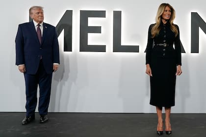 El presidente Donald Trump y la primera dama Melania Trump llegan al estreno de su p