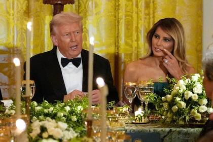 El presidente Donald Trump y su esposa, Melania, en una cena de gala en la Casa Blanca.
