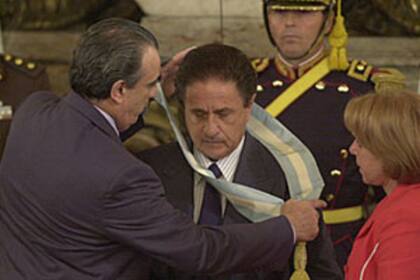 Duhalde, cuando asumió la Presidencia en 2001