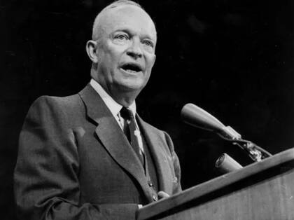 El presidente Dwight Eisenhower fue el primer mandatario estadounidense en utilizar los permisos temporales para acoger refugiados extranjeros