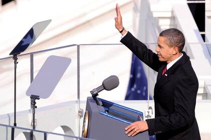 El presidente electo de Estados Unidos, Barack Obama, pronuncia su discurso de investidura tras jurar su cargo durante la ceremonia celebrada hoy martes 20 de enero de 2009 en Washington