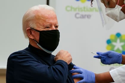El presidente de Estados Unidos, Joe Biden, recibió la vacuna contra el coronavirus de Pfizer y BioNTech en el campus de Christiana Care en Newark, Delaware, el 21 de diciembre de 2020