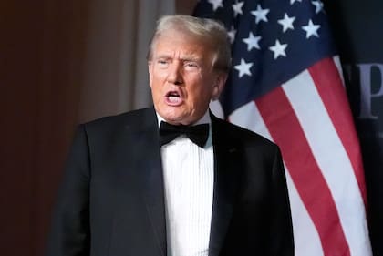 El presidente electo, Donald Trump, llega para pronunciar un discurso en una gala del America First Policy Institute en su mansión de Mar-a-Lago, el jueves 14 de noviembre de 2024, en Palm Beach, Florida.