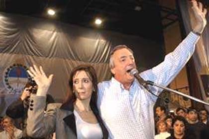 El presidente electo, Néstor Kirchner, y su esposa, Cristina Fernández, encabezaron anoche un acto en Río Gallegos