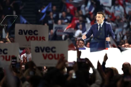 El presidente Emmanuel Macron durante un acto de campaña en París, el sábado 2 de abril de 2022