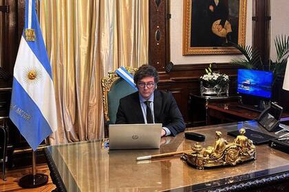 El Presidente en su despacho de la Casa Rosada