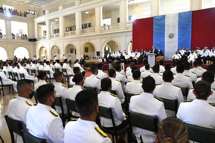 Hubo 185 graduados como subtenientes del Ejército, 58 como guardiamarinas de la Armada y 47 como alféreces de la Fuerza Aérea 