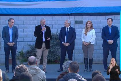 El presidente entrega el Crédito Casa Propia N° 60.000 junto al ministro Jorge Ferraresi