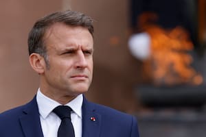 Emmanuel Macron sepultó el fantasma de la ultraderecha: ahora deberá recomponer un Parlamento y una sociedad fragmentados
