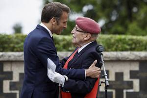 El emotivo discurso de Carlos III, la ausencia rusa y un elogio de Macron en el inicio de los homenajes