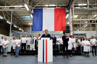 Macron apuesta por los autos limpios para salvar la industria automotriz