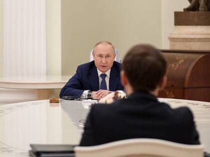 El presidente francés, Emmanuel Macron, en una reunión con su homólogo ruso, Vladimir Putin.