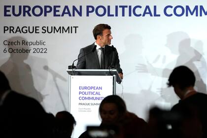 El presidente francés, Emmanuel Macron, en una reunión de la Comunidad Política Europea en el Castillo de Praga