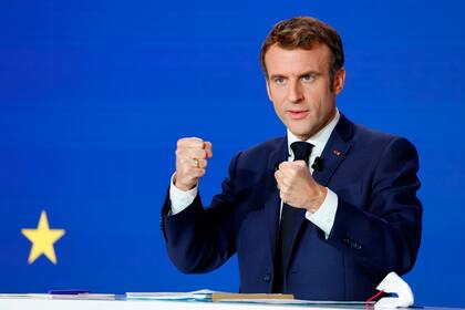 El presidente francés Emmanuel Macron habla en una rueda de prensa al asumir Francia la presidencia de la Unión Europea. (Ludovic Marin/Pool Foto vía AP)