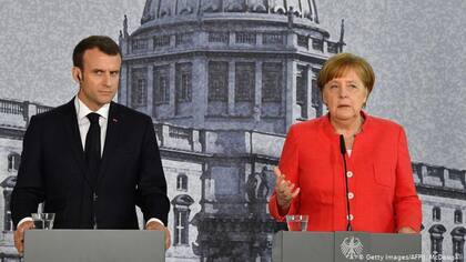 El presidente francés, Emmanuel Macron, y la jefa del gobierno alemán, Angela Merkel. Archivo