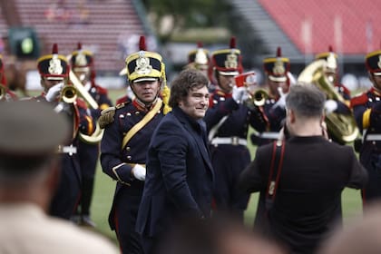 El Presidente fue recibido por los Granaderos