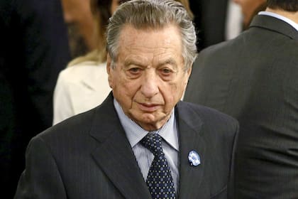 El Presidente hizo un alto en la agenda oficial para ver a su padre, que ayer fue operado por una fractura en la cadera.