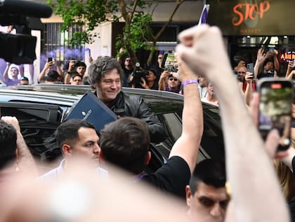 El presidente Javier Milei cierra su campaña electoral en Rosario, con vistas a las próximas elecciones a realizarse este domingo 26 de octubre