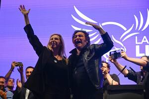 El presidente Javier Milei cierra su campaña electoral en Rosario, con vistas a las próximas elecciones a realizarse este domingo 26 de octubre