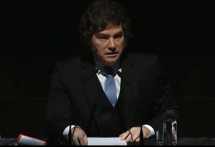 El presidente Javier Milei durante el debate sobre “Keynes y la Teoría General” en el Palacio Libertad