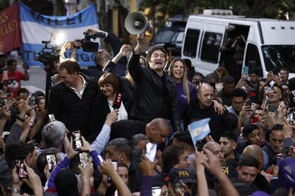 El presidente Javier Milei durante la recorrida en la localidad de 3 de Febrero