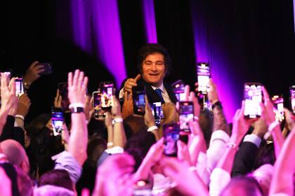 El presidente Javier Milei, en el búnker de La Libertad Avanza.