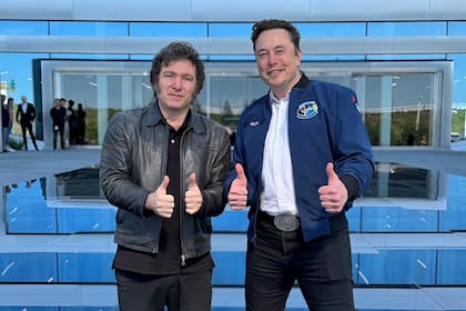 El presidente Javier Milei en el encuentro con Elon Musk en la planta Tesla de Texas