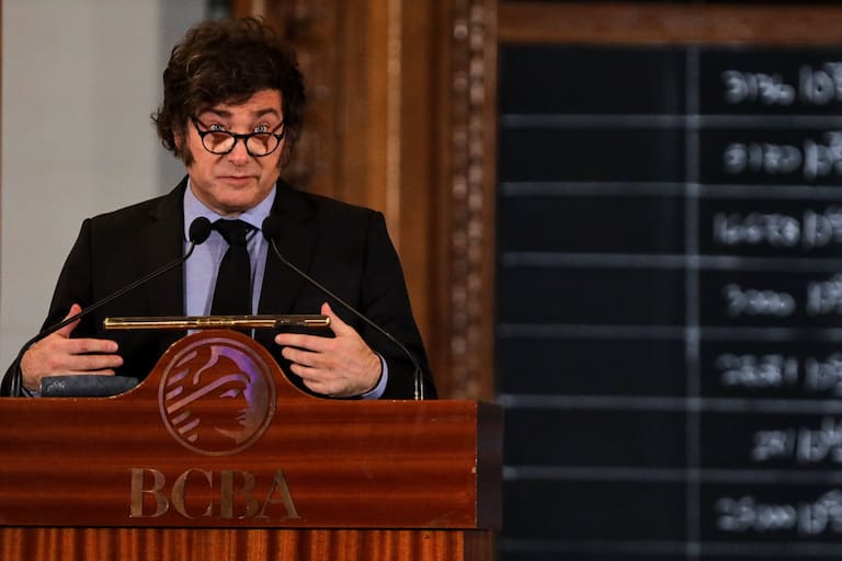 Milei: “Mientras los degenerados fiscales sigan haciendo las de ellos, lo van a ver en el precio del dólar”