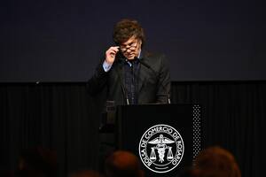 El presidente Javier Milei en la Bolsa de Comercio de Rosario horas después de la amenaza