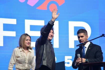 El presidente Javier Milei en la conferencia en el Foro de Empresarios Industriales Paraguayos en Asunción, Paragua