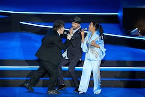 Milei se sumó al ensayo de la ceremonia de las antorchas en Israel e improvisó un número musical