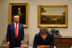 El Presidente Javier Milei firmó el Libro de Visitas de Honor de la Casa Blanca de los Estados Unidos, junto al Presidente Donald Trump.