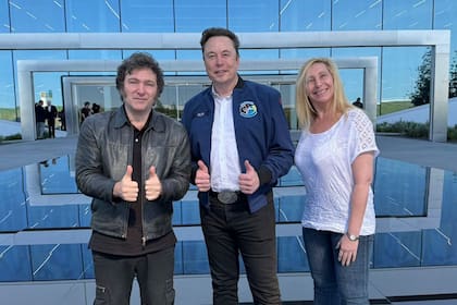 El presidente Javier Milei junto a Elon Musk y Karina Milei