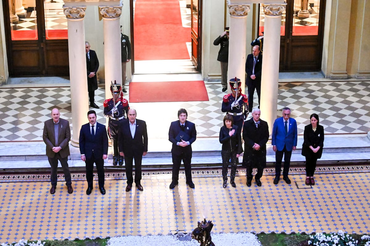 Para ganar tiempo y recuperar aliados, el Gobierno retrasa los vetos y busca abrir una negociación con gobernadores