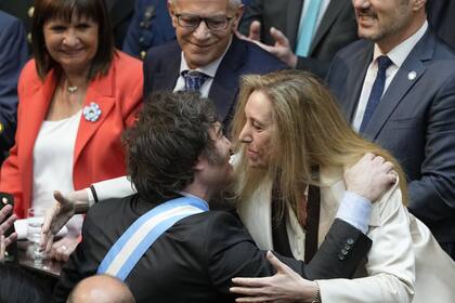 El presidente Javier Milei, junto a su hermana Karina, la secretaria general de la Presidencia