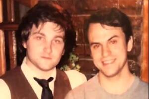 El presidente Javier Milei junto al intendente de Tres de Febrero, Diego Valenzuela, cuando ambos eran estudiantes de Economía en la Universidad de Belgrano