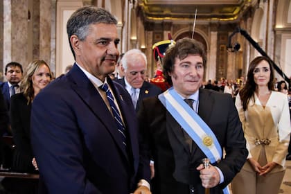 El presidente Javier Milei junto al jefe de Gobierno, Jorge Macri, en la Catedral Metropolitana