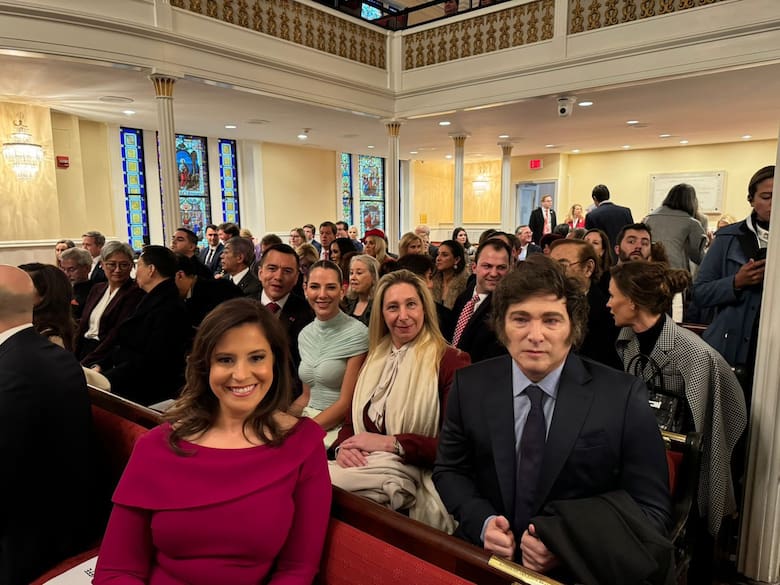 El presidente Javier Milei, la secretaria general de presidencia Karina Milei, el presidente de Ecuador, Daniel Noboa, y la primera dama ecuatoriana, Lavinia Valbonesi, en la misa de St John´s
X | Twitter Esteban Torres Cobo