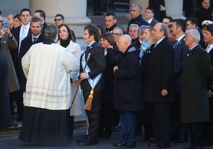 el presidente javier Milei llega a la caterdal para presenciar el tedeum del 25 de mayo