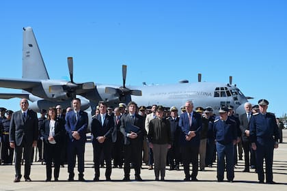 El presidente Javier Milei participa de la entrega de la aeronave Hércules C-130 a la Fuerza Aérea Argentina de 2024




