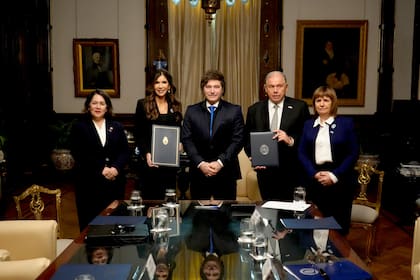 el-presidente-javier-milei-recibio-a-la-PDYVVCMOCZFHHJL2675UMRTSKM