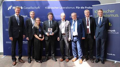 El Presidente Javier Milei recibió la medalla Hayek, que confiere la Asociación liberal del mismo nombre, en Hamburgo, Alemania.
