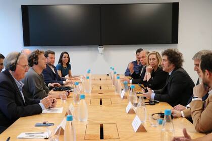 El presidente Javier Milei se reunió con el CEO de Meta, Mark Zuckerberg, en las oficinas de la compañía en Menlo Park, California