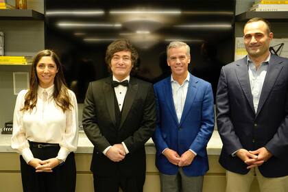 El Presidente Javier Milei se reunió en Nueva York con el CEO de Fiserv, Michael P. Lyons, el directivo de Discovery Capital, Matthew Dell Orfano, y la CEO de CPAC Argentina, Soledad Cedro.