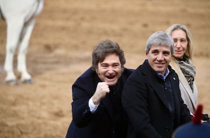 El presidente Javier Milei; su hermana, Karina; y el ministro de Economía, Luis Caputo