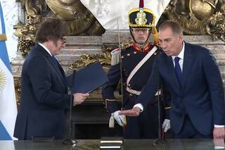Javier Milei le tomó juramento a Diego Santilli como ministro de Interior