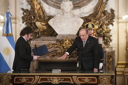 El presidente Javier Milei toma posesión de Guillermo Francos como jefe de gabinete